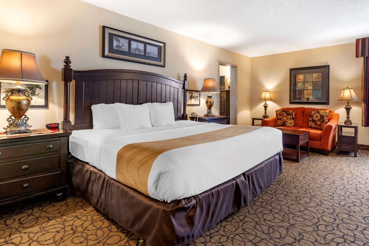 Quality Inn & Suites Escanaba North Exterior foto