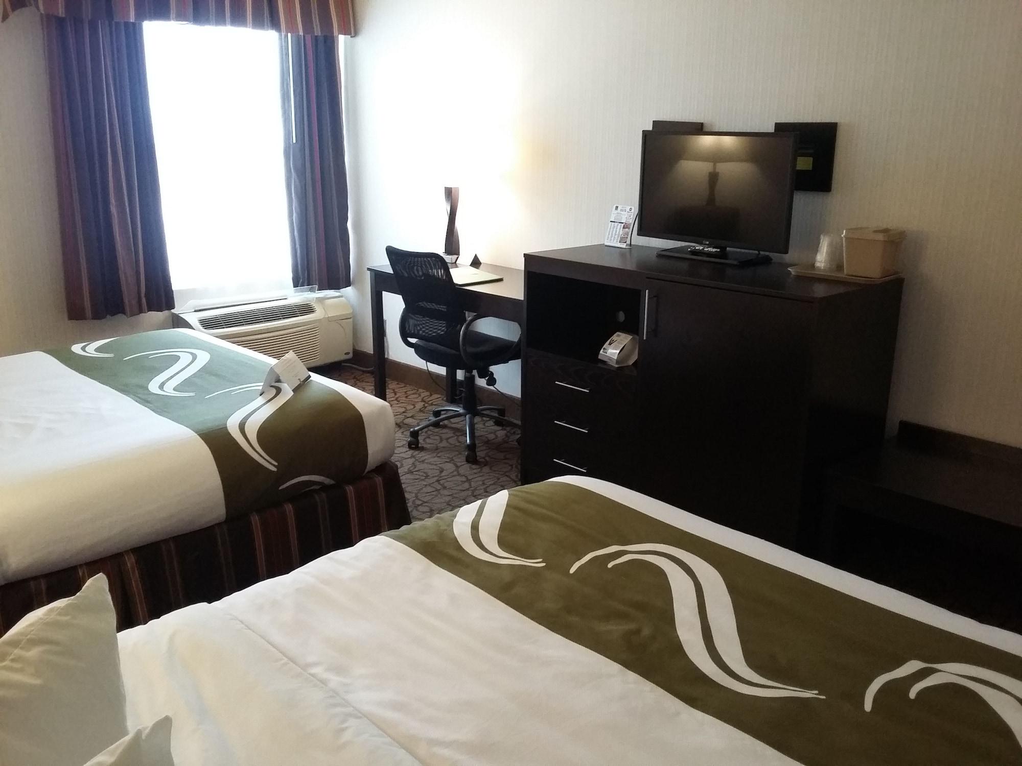 Quality Inn & Suites Escanaba North Exterior foto